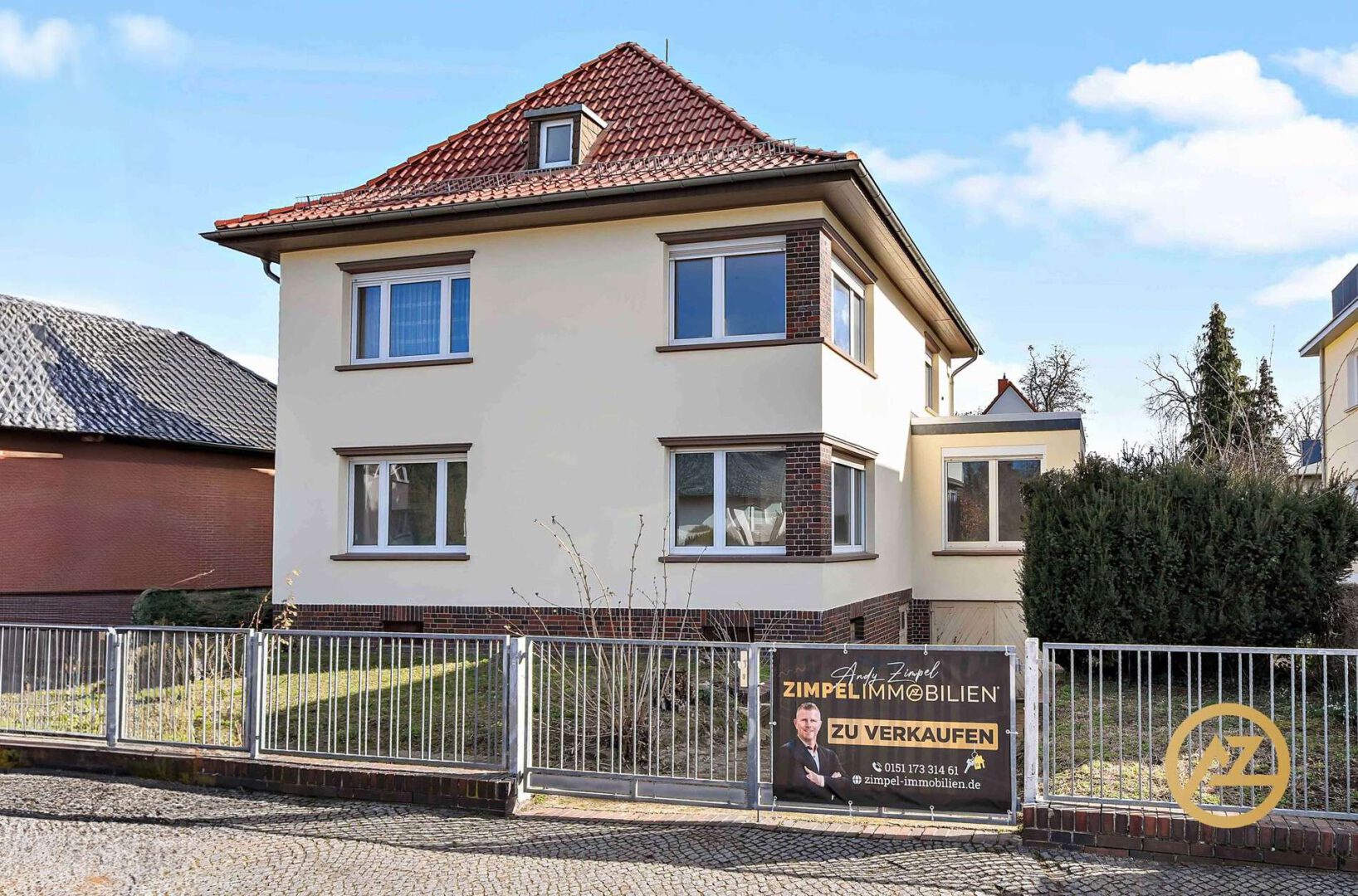 Straßenansicht